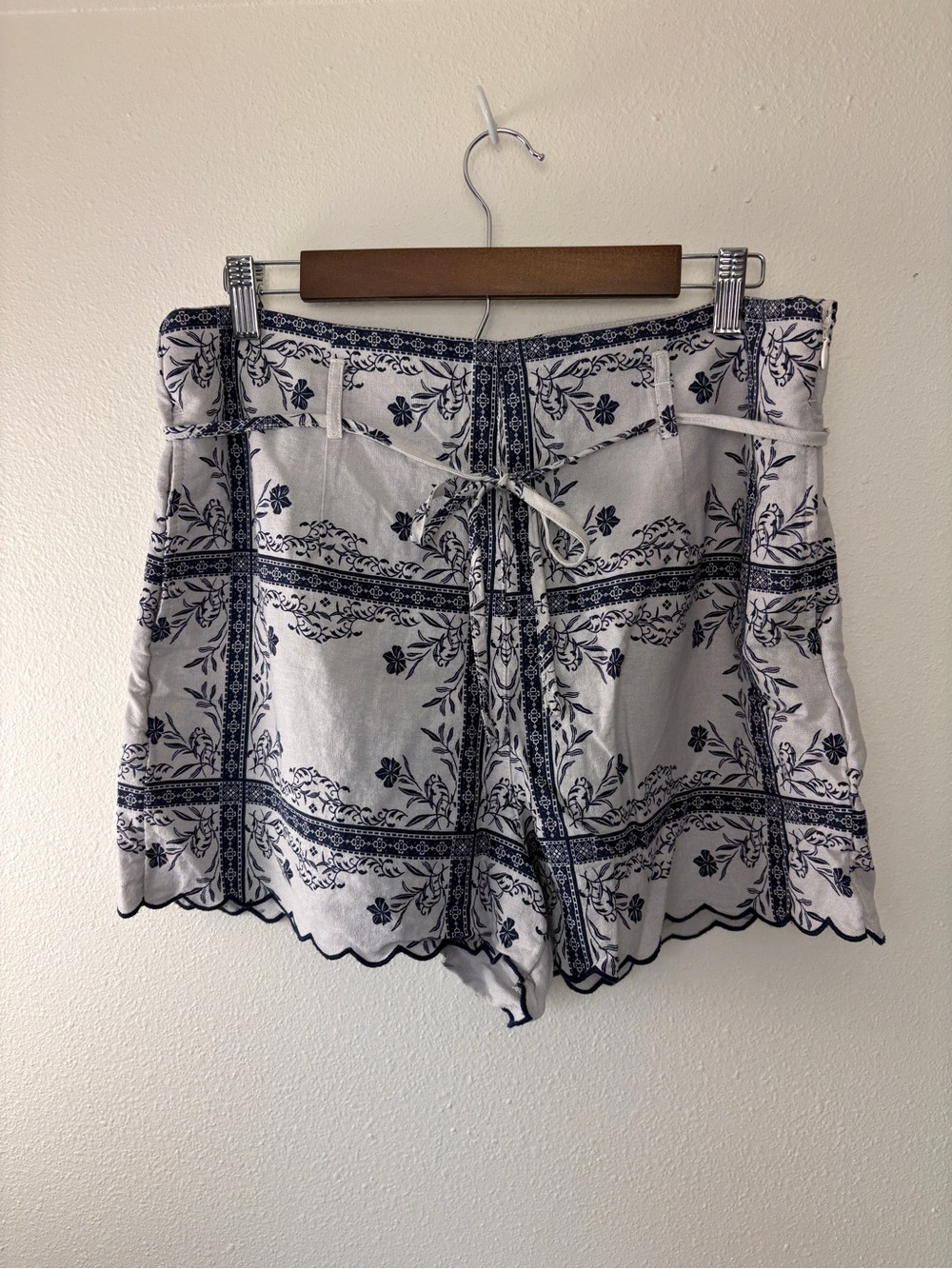 a new day White and Navy Floral Scallop Hem Shorts Linen Cottagecore Whimsical